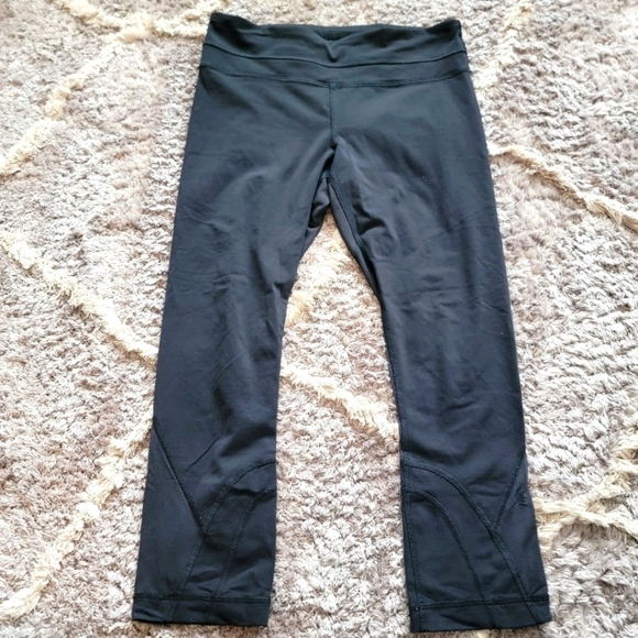 Lululemon Black Capri Leggings 6 - Picture 1 of 12